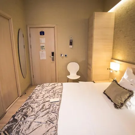Hall 4*