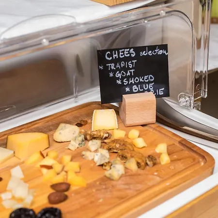 Gostinjska kuća Hall 4*