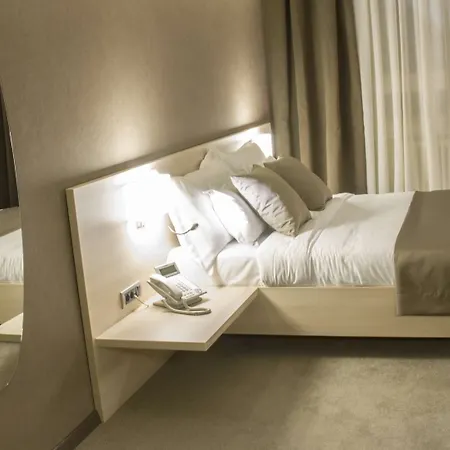 Hall 4* Belgrado